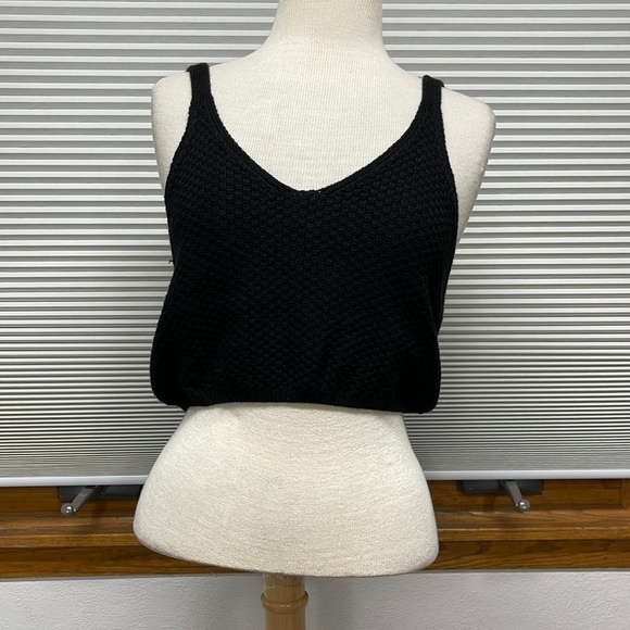 PrettyLittleThing NWT Black Knit Elasticated Hem Crop Top Size 14 - Picture 1 of 11